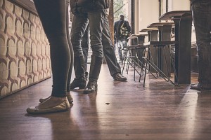 restaurant-people-feet-legs (1)